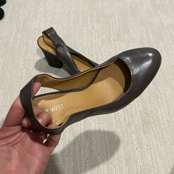 Nine West sling back block heel charcoal grey 9 leather heel great condition - Picture 2 of 11